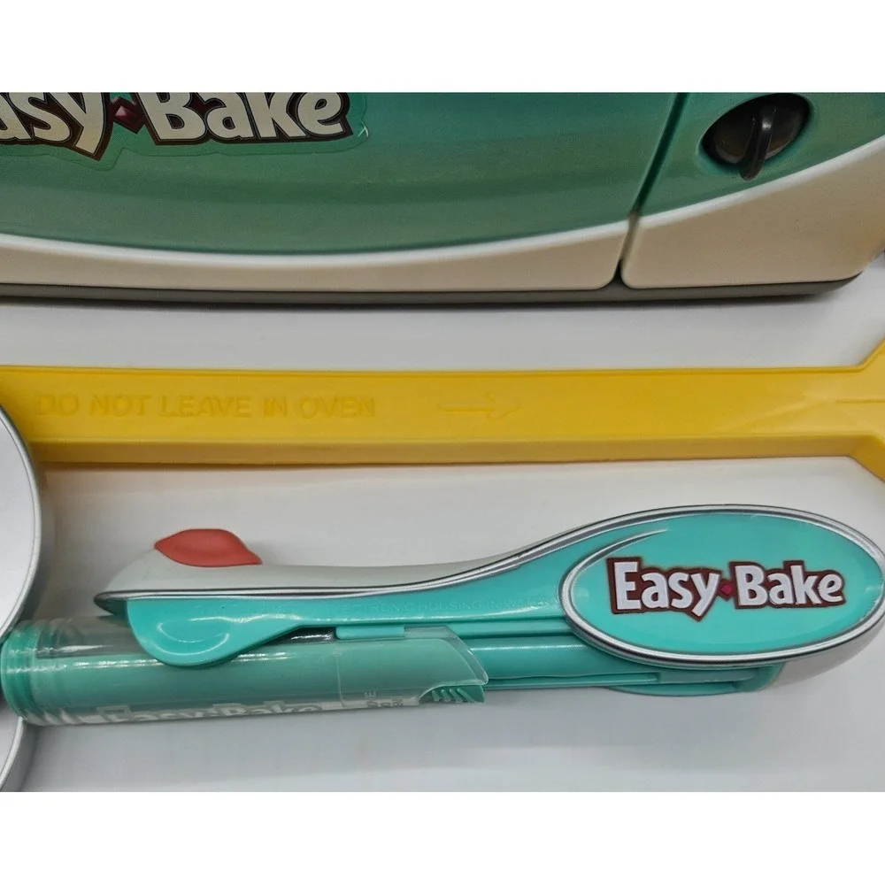 Easy-Bake Oven and Snack Center Teal White Electric Toy‎ with Pans and Mixes